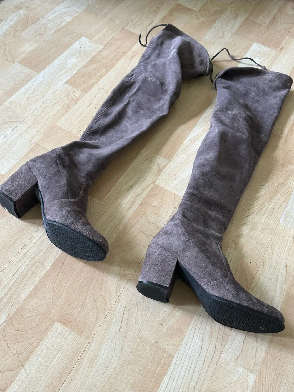 Stuart Weitzman 